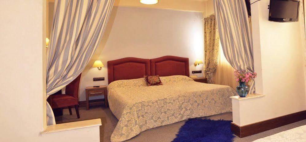 Hotel Elvetia Karpenisi ภายนอก รูปภาพ