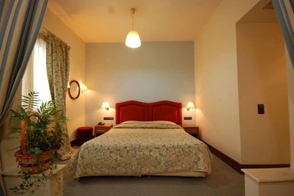 Hotel Elvetia Karpenisi ภายนอก รูปภาพ