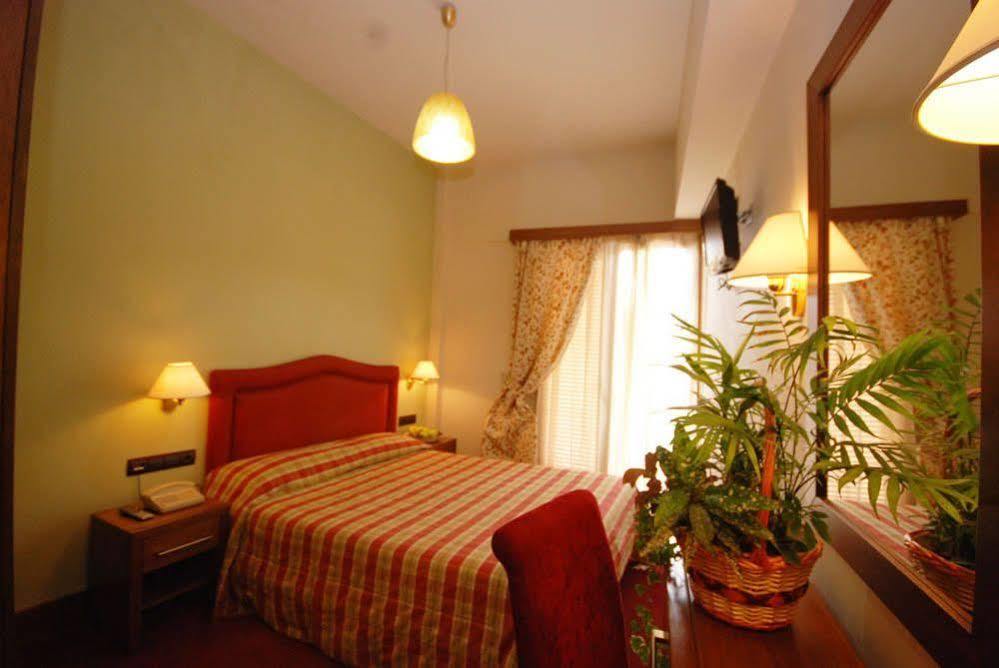 Hotel Elvetia Karpenisi ภายนอก รูปภาพ